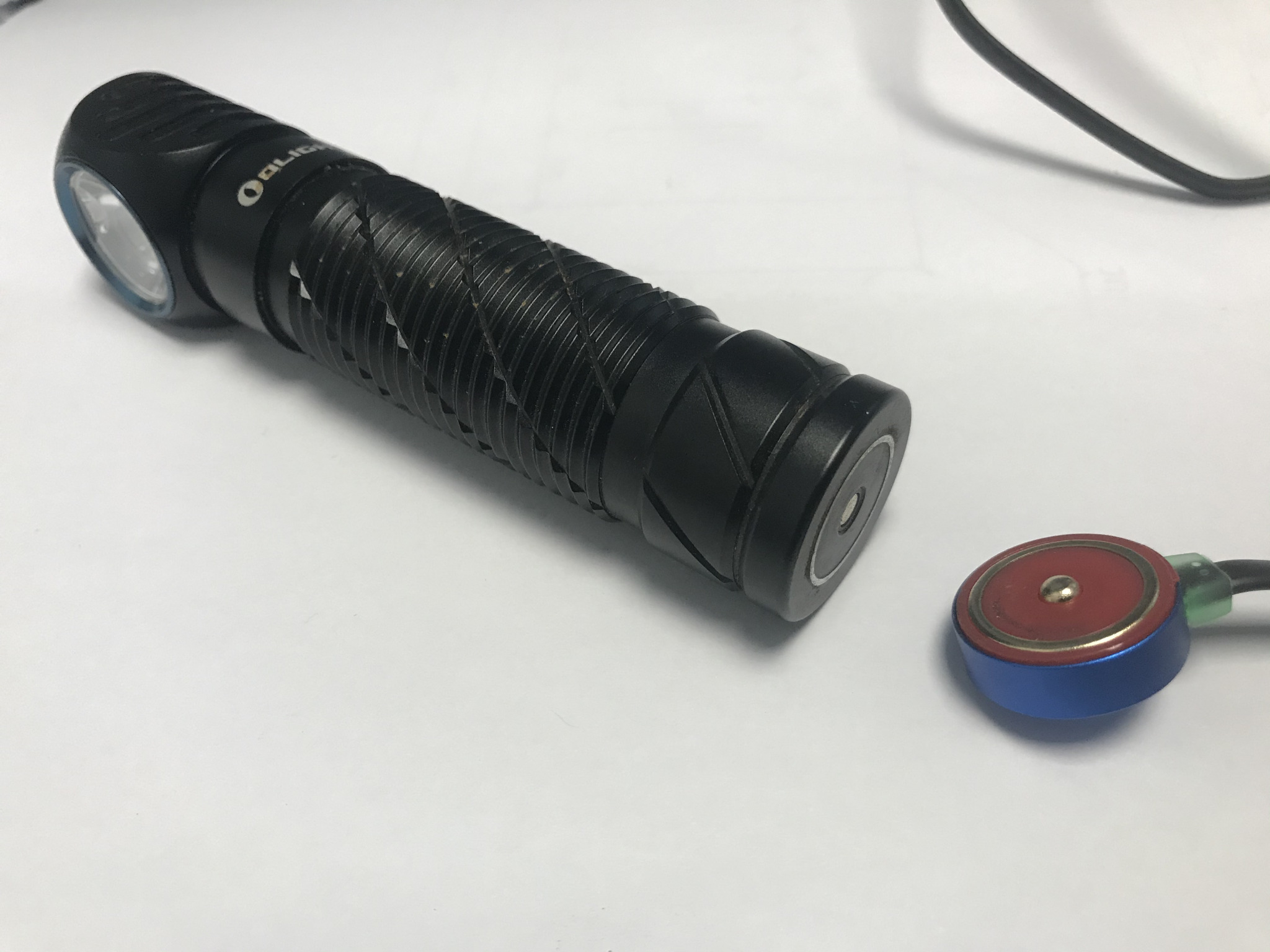 La Lampe Olight Perun 2 - Le Banquier Randonneur