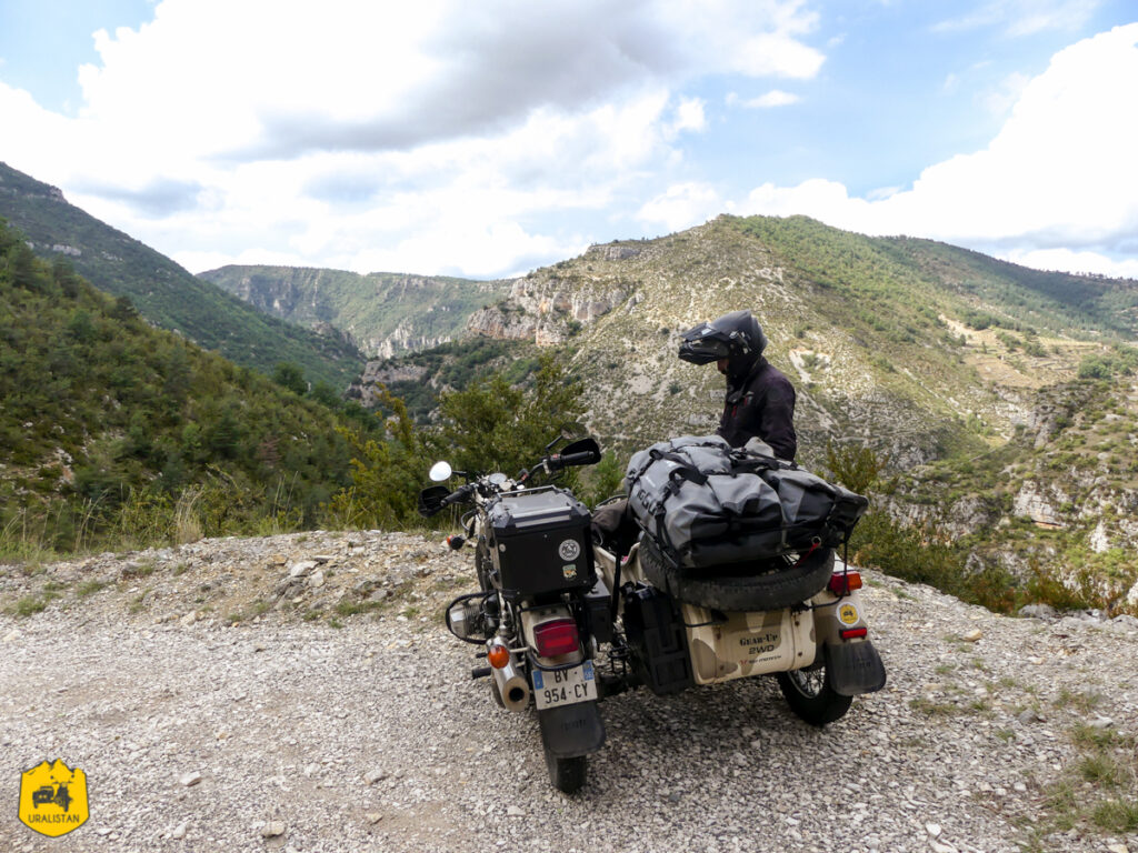 Roadtrip dans les Gorges du Tarn en side-car Ural