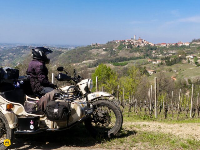 Uralistan - Voyage moto au ong cours. Road-trip en Europe et l'Asie centrale en side-car Ural - Vignoble des Langhe, Italie